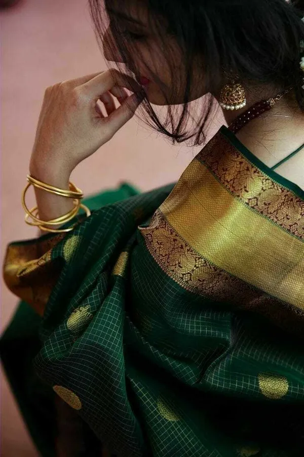 Green_Embellished_Banarasi_Jacquard_Saree_(Green)